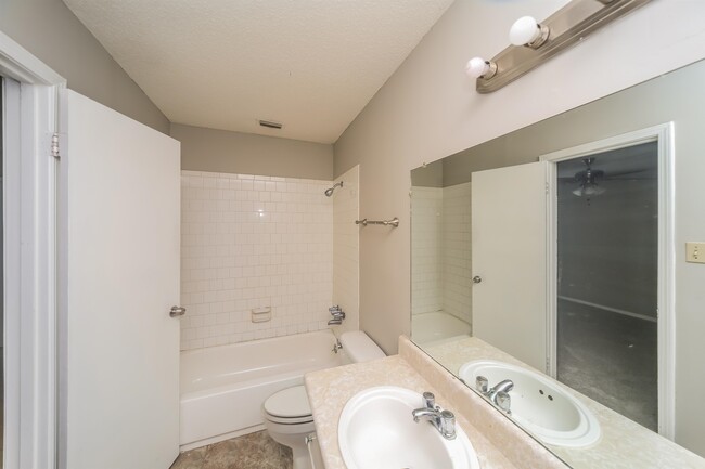 Building Photo - 5722 Ballenmoor Dr