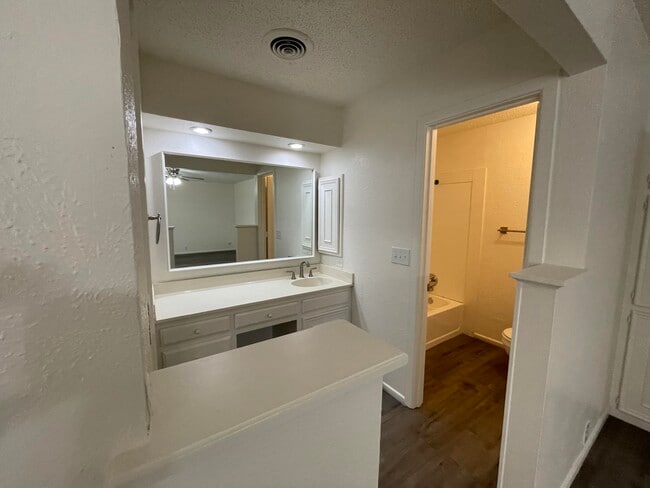 Building Photo - 7916 Albany Ave