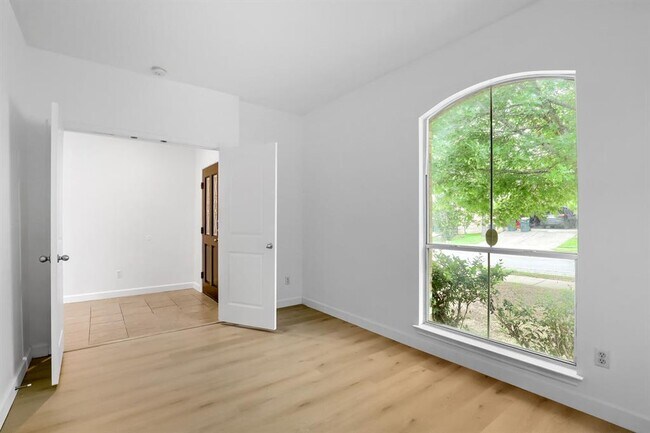 Building Photo - 183 Blossom Vly Strm