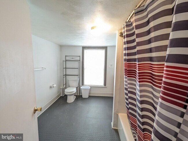 Building Photo - 115 Chambersburg St