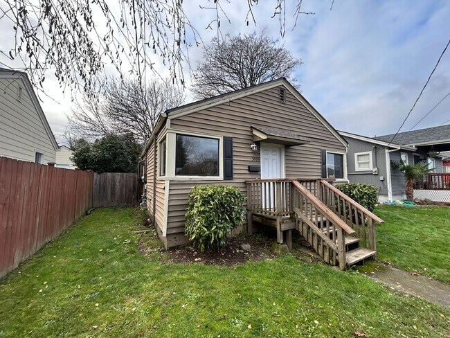 Building Photo - Great Location! 3 bed/ 1BA W/ Garage in Tacoma!