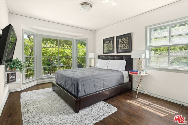 Building Photo - 449 Westbourne Dr
