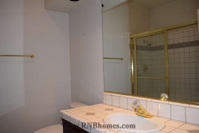 Building Photo - 303 Ironwood Cir