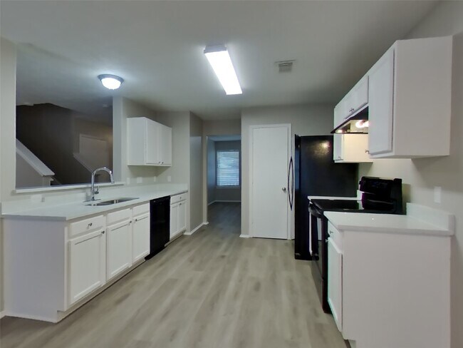 Building Photo - 16783 Fallen Timbers Dr