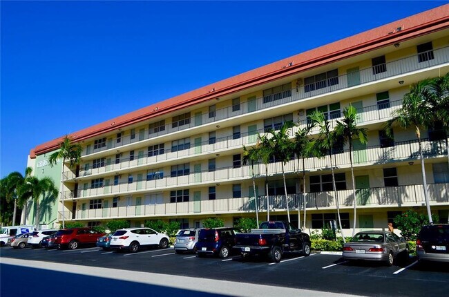 Building Photo - 5300 NE 24th Terrace