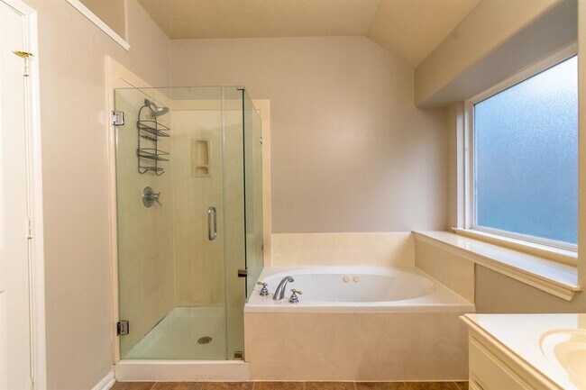 Building Photo - 143 S Queenscliff Cir