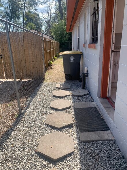 Building Photo - 2554 Ernest St