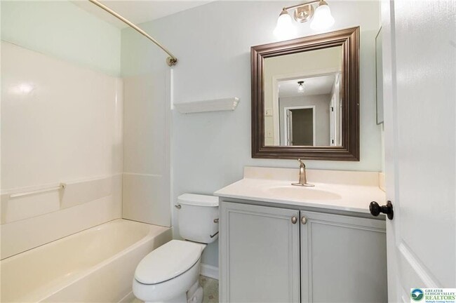 Building Photo - 5985 Saratoga Ln