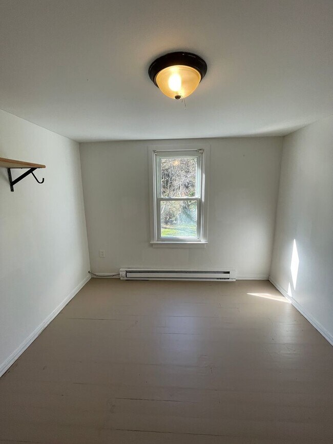 Building Photo - 402 N 6th Ave