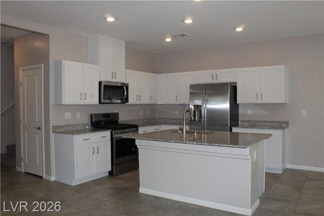 Building Photo - AMAZING 4 BEDROOM IN THE HEART OF ALIANTE