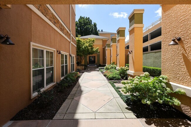 Building Photo - Villa Sonoma Brookhaven
