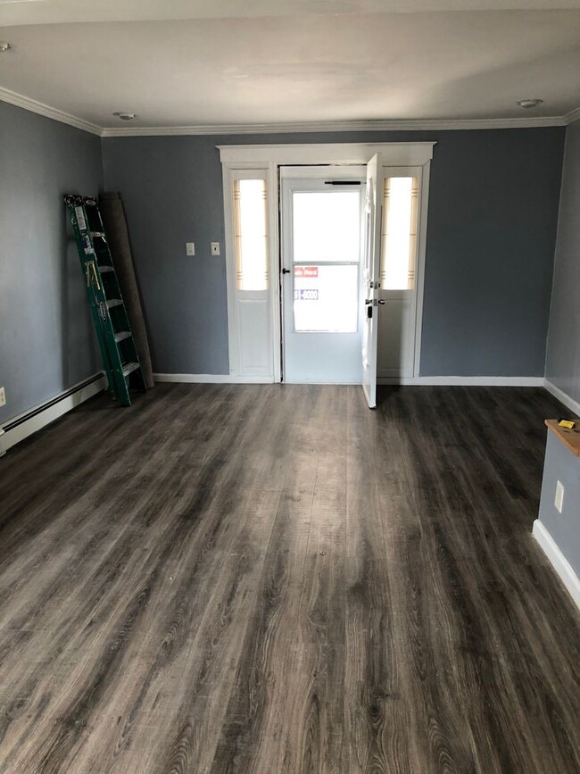 Building Photo - Gorgeous Home - Holmesburg