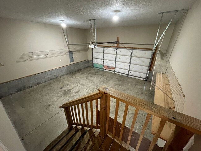 Building Photo - Fantastic Home in Shelbyville!