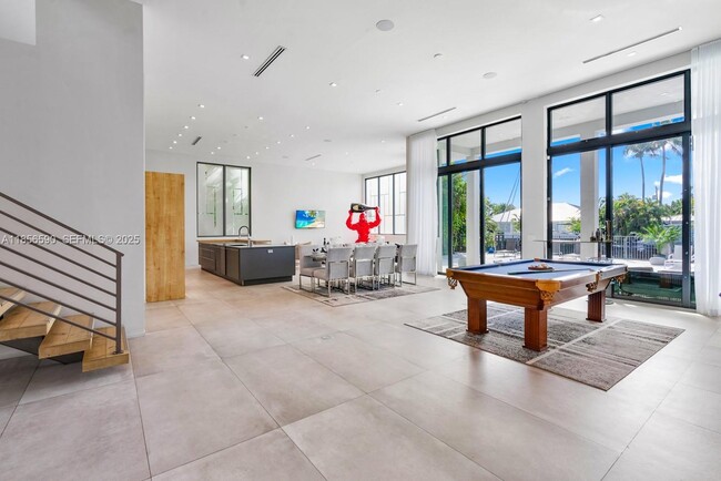 Building Photo - 2700 NE 18th St