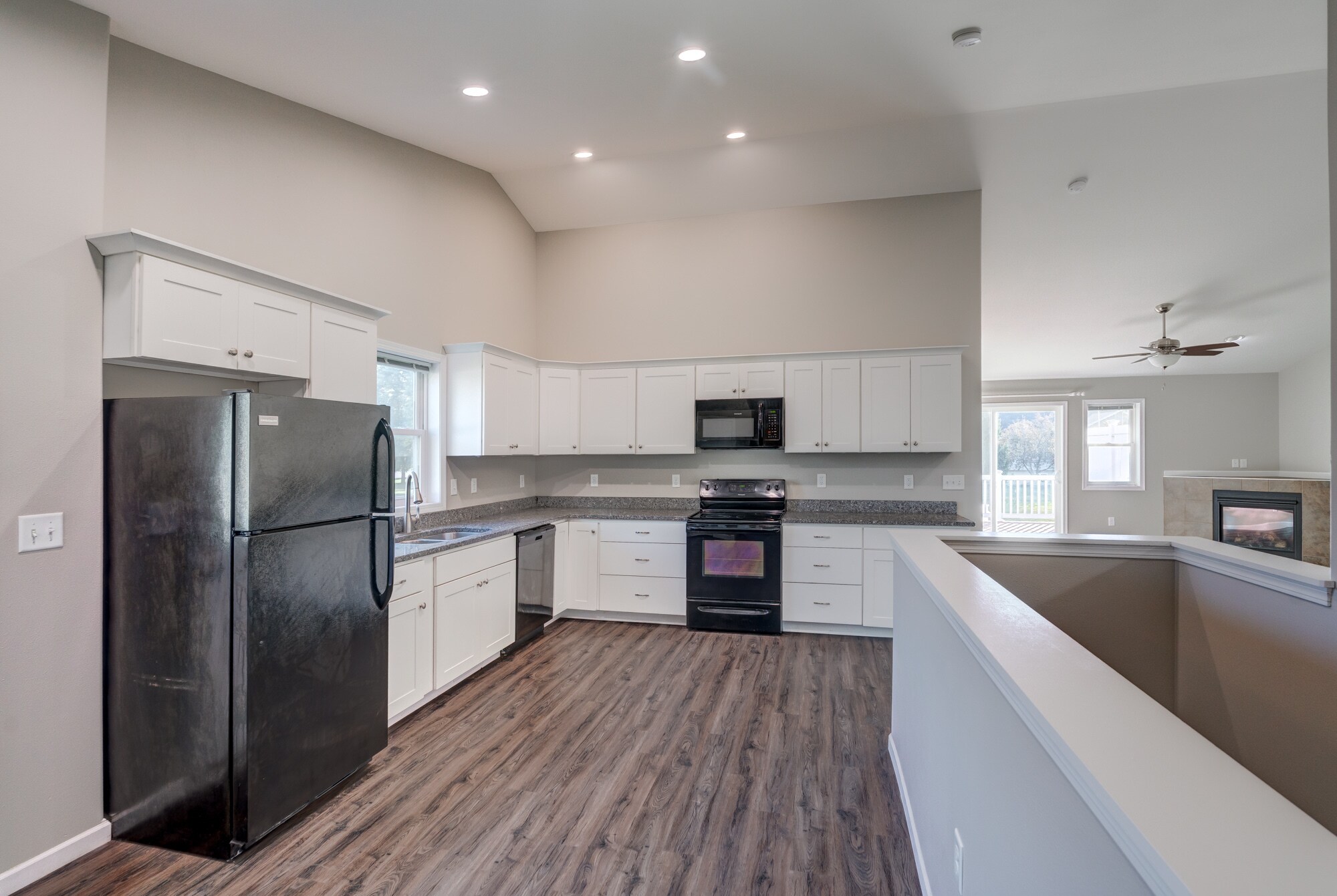 Spacious kitchen - 846 Thompson Drive