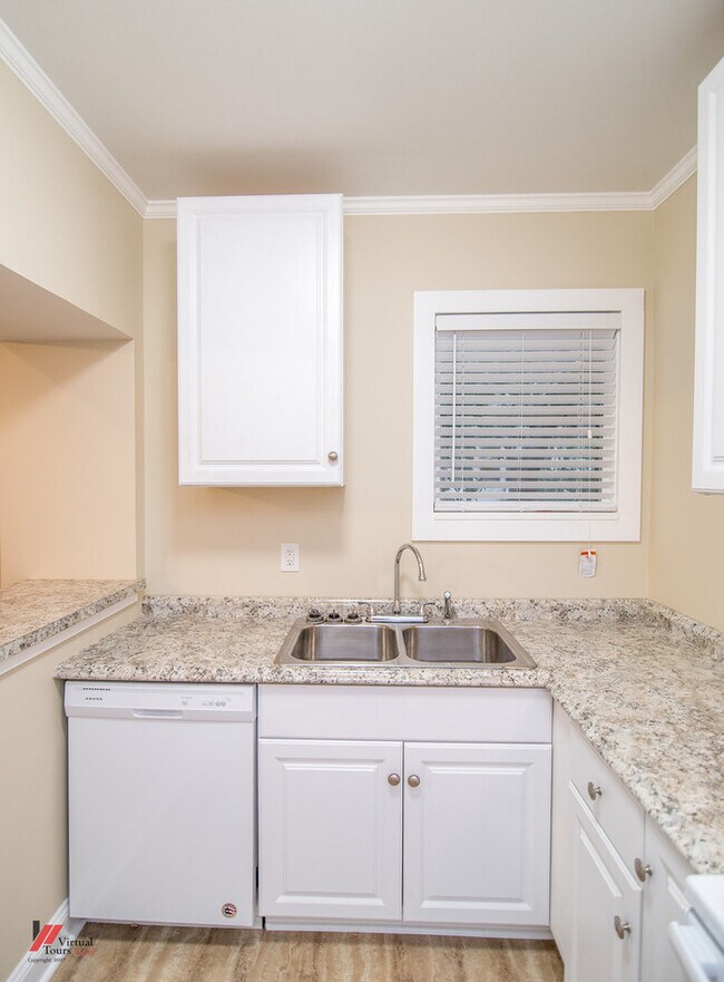 Building Photo - *MOVE IN SPECIAL $150 OFF 1ST MONTHS RENT*