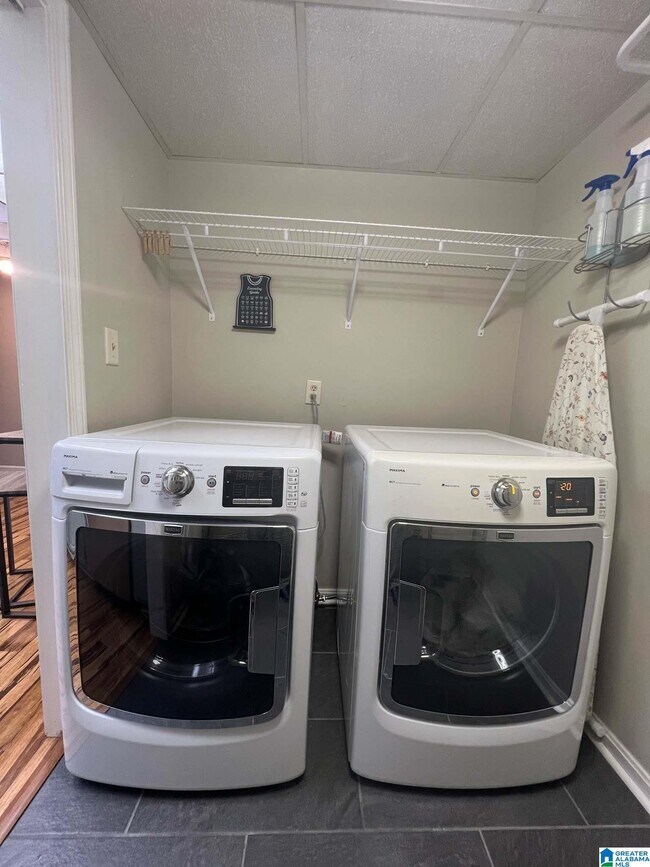 Building Photo - 1120 Beacon Pkwy W