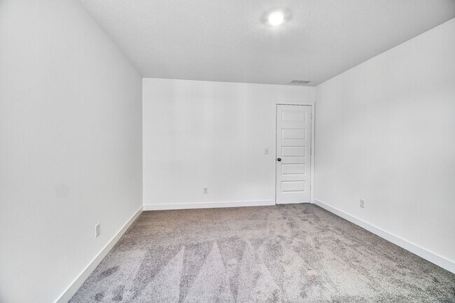 Building Photo - 404 W Monroe St