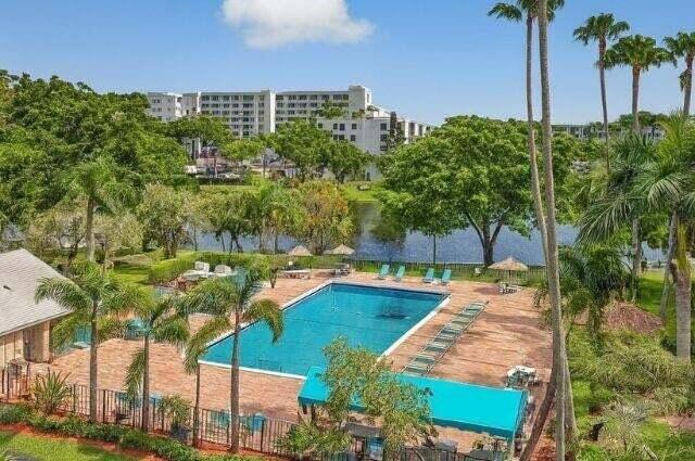 Building Photo - 2205 S Cypress Bend Dr