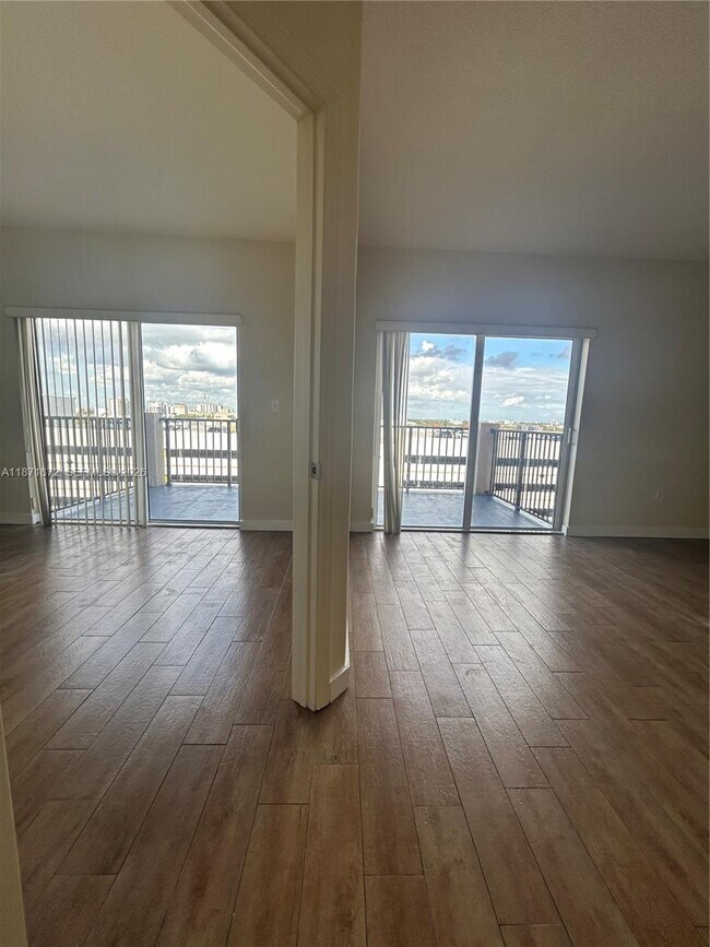 Building Photo - 3410 Coral Wy