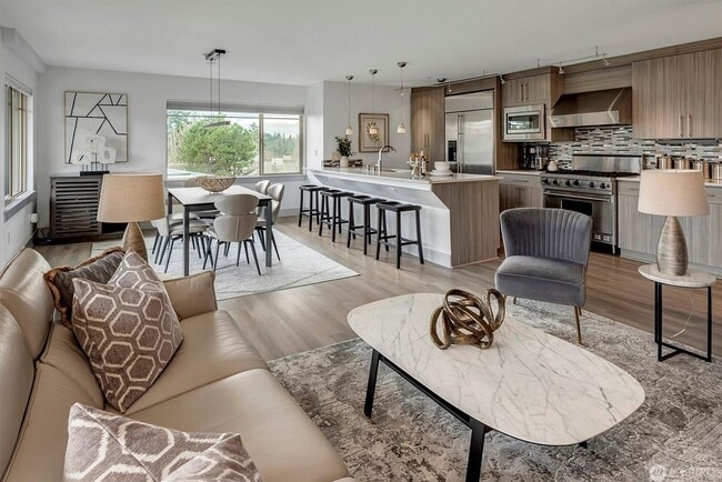 Building Photo - 3Bd/2Ba Bellevue Condo