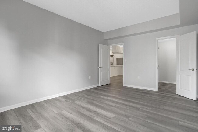 Building Photo - 1211 S Eads St