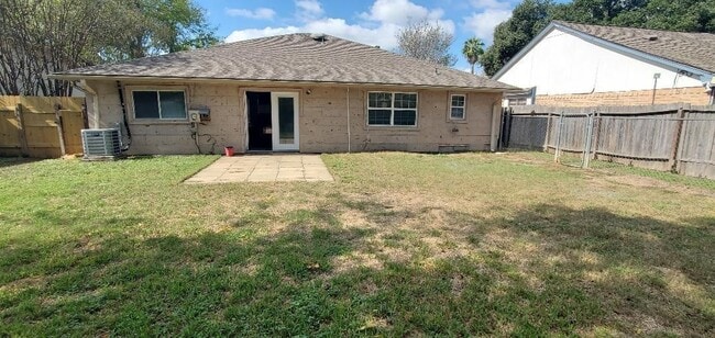 Building Photo - 1810 Oakwell Ln