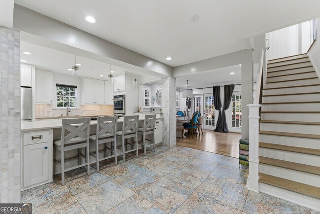 Building Photo - 302 Hascall Rd NW