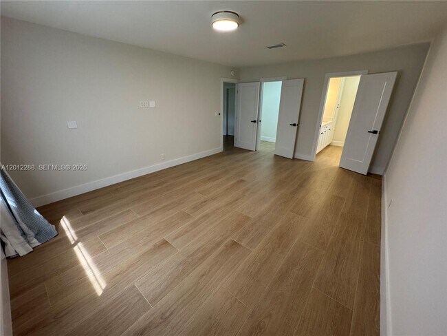Building Photo - 9234 Southampton Pl