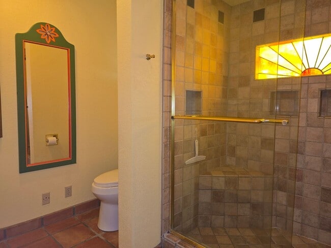 Building Photo - HOUSE - VILLAGE OF OAK CREEK