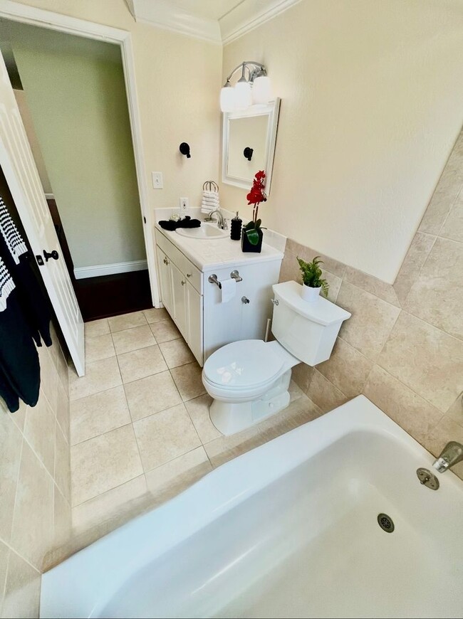 Building Photo - 5415 Comstock Ct