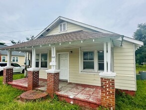 Building Photo - DOWNTOWN - 3 Bedroom/1 Bath - Located clos...