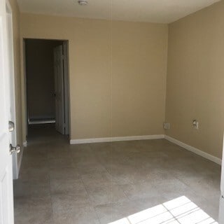 Building Photo - Nice 2 Bedroom House