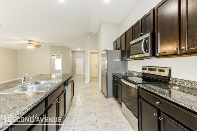 Building Photo - 1426 Paramount Ave SE