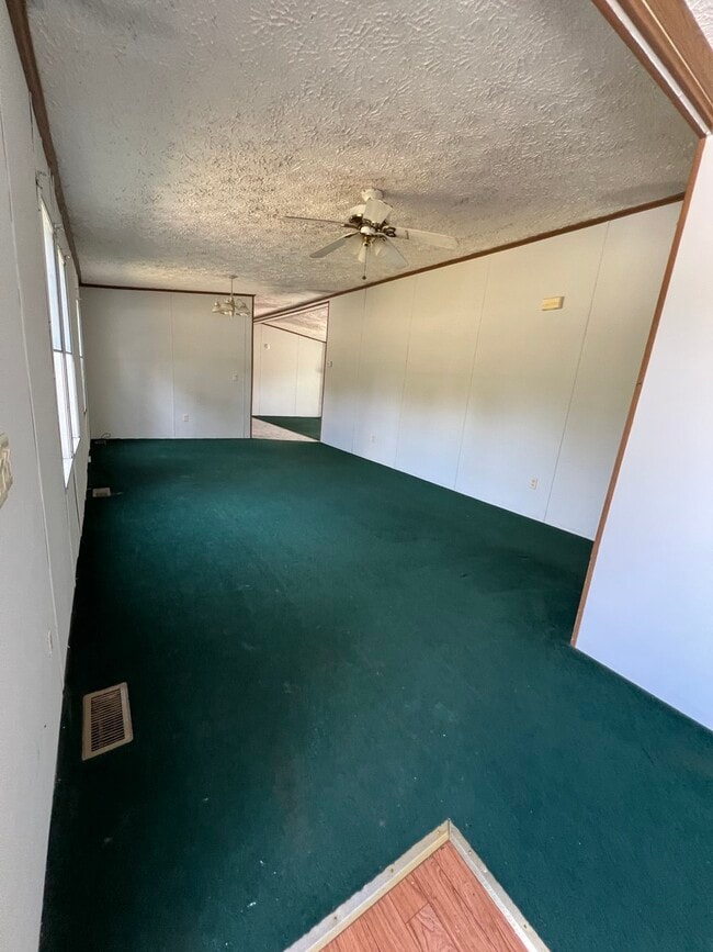 Building Photo - 15 Bark Dr