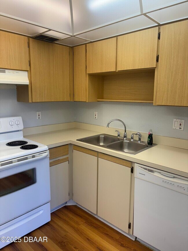 Building Photo - 275 Indigo Dr