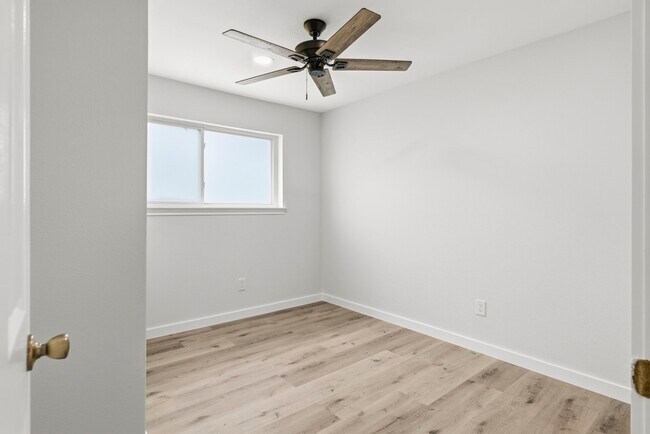 Building Photo - 15215 Parkville Dr