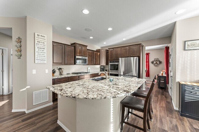 Building Photo - Beautiful 5-Bedroom, 4-Bathroom Home with ...