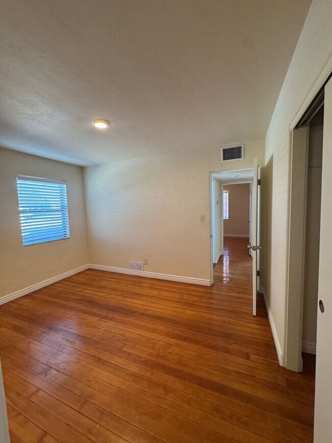 Building Photo - 902 S Fremont Ave