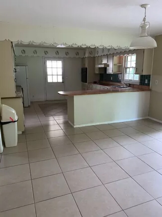 Building Photo - Spacious home in Florence, AL - Walking di...