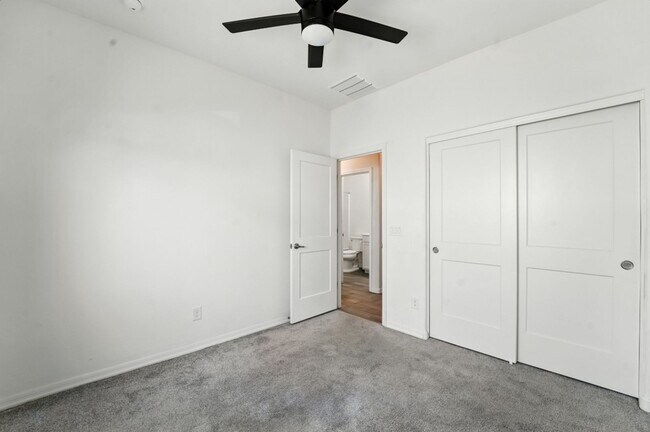 Building Photo - Stunning new build in Glendale, AZ!