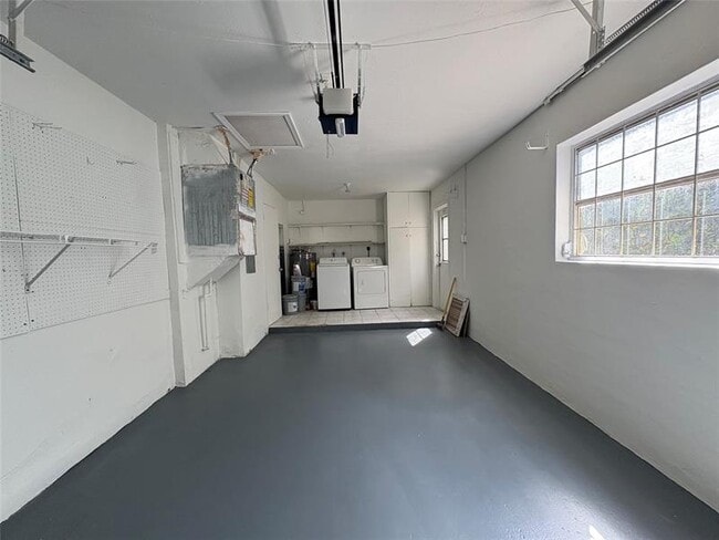 Building Photo - 6712 NW 60th St