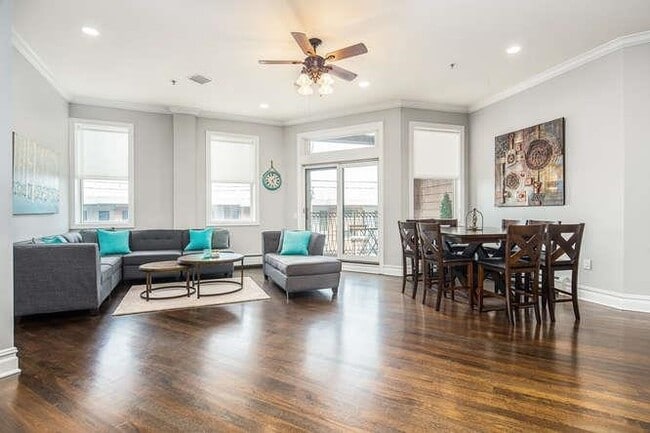 Building Photo - 564 Gregory Ave