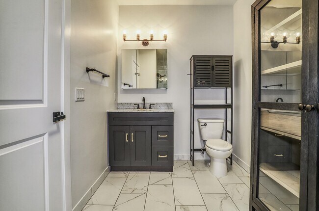 Building Photo - 1901 Summit Ave