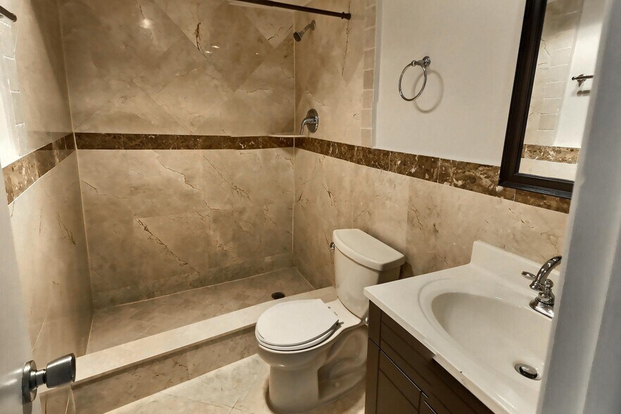 Building Photo - 3080 N Course Dr