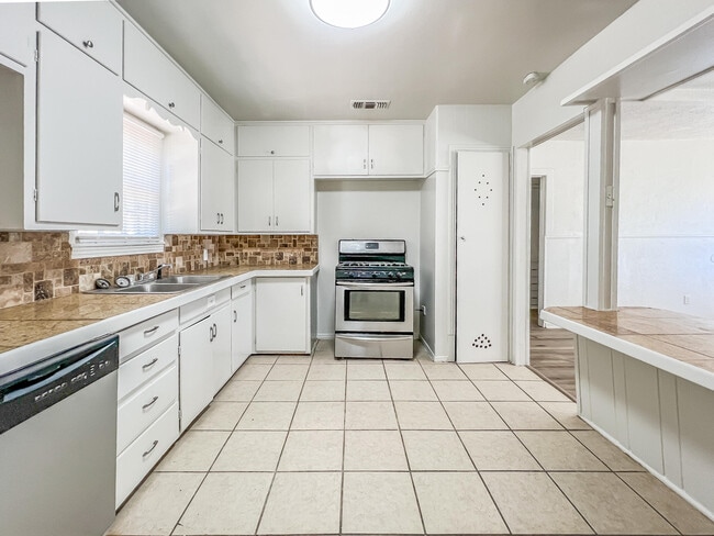 Building Photo - 2514 37th St