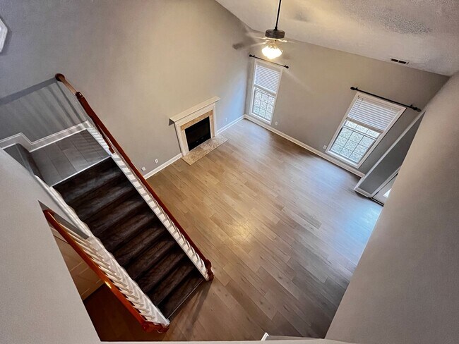 Building Photo - Beautiful 4 Bedroom and 2.5 Bath Home