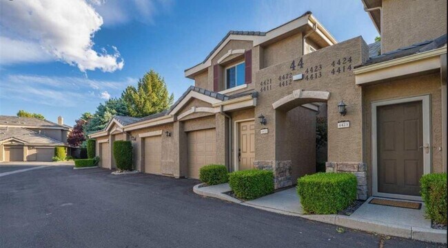 Building Photo - TANAMERA CONDOMINIUMS 1 bed 1 bath 1 car g...