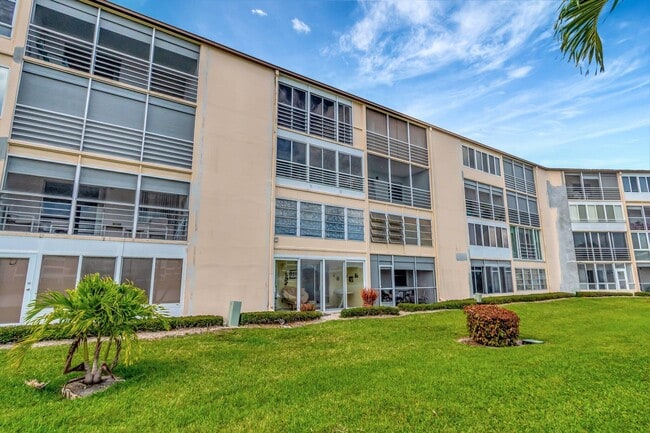 Building Photo - 4049 Wolverton C