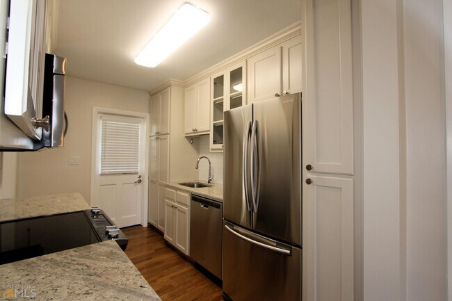 Building Photo - 425 Lindbergh Dr NE